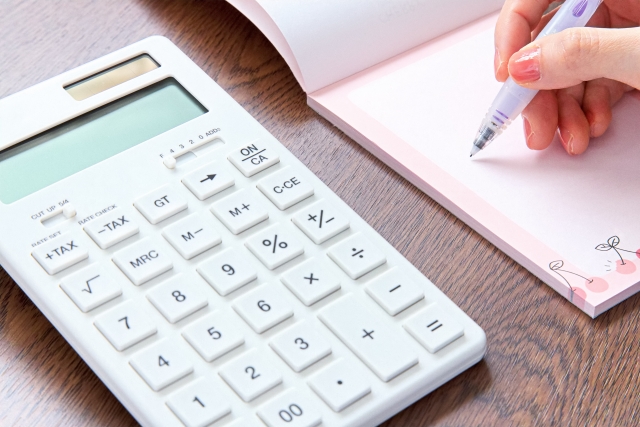 23993688 s - シングルマザーに必要な月々の生活費はいくら？内訳を紹介！